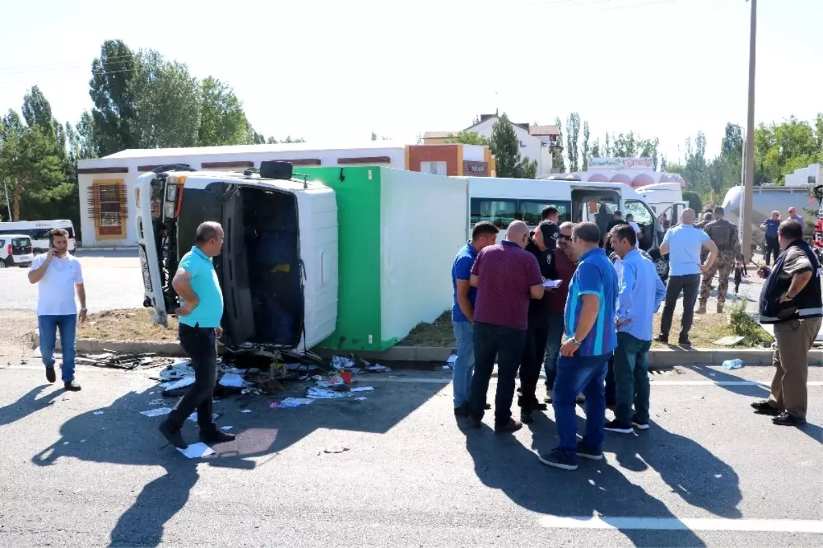 Göreve giden özel harekat polisleri kaza yaptı: 6 yaralı