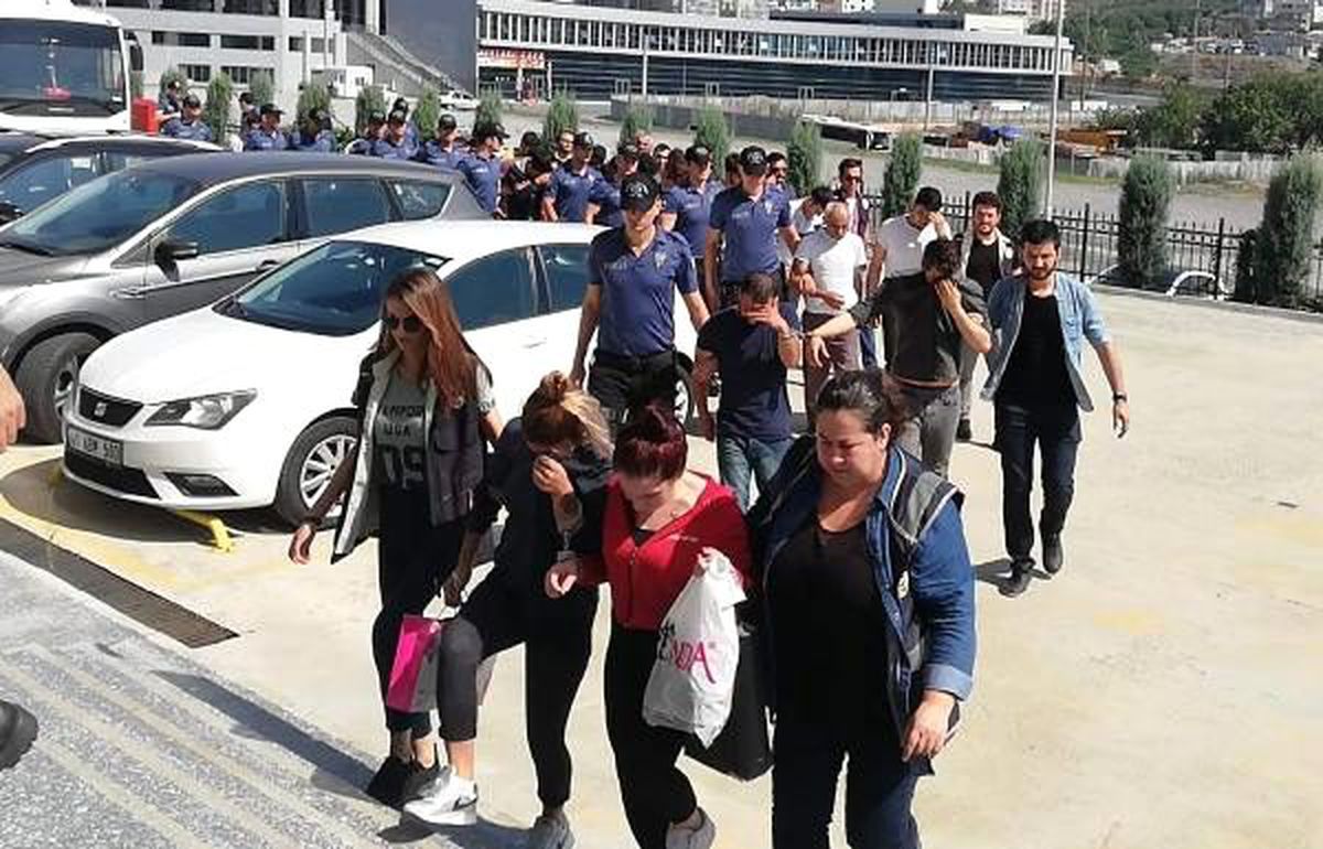 Kredi dolandırıcılığında 25 şüpheli adliyede