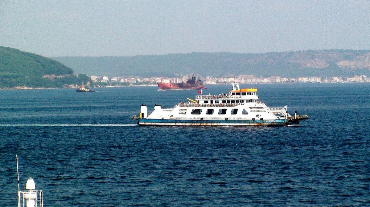 36 millik Çanakkale Boğazı\'nı 8 saatte geçti