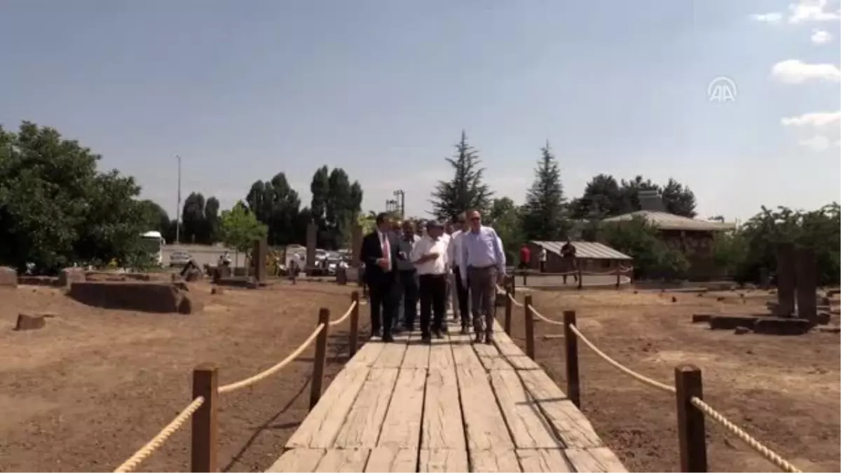 "Ahlat Selçuklu Mezarlığı çok büyük bir hazine"