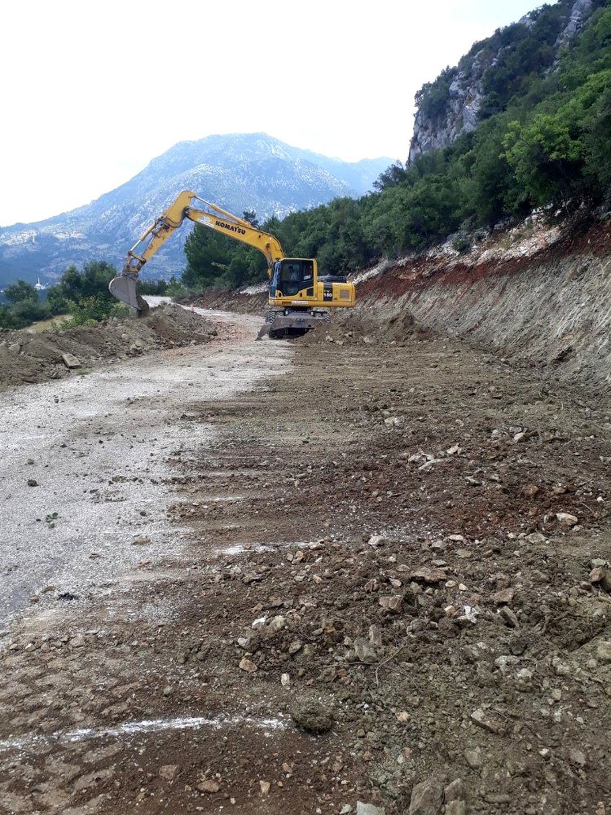 Akseki\'nin Taşlıca yolu genişletiliyor