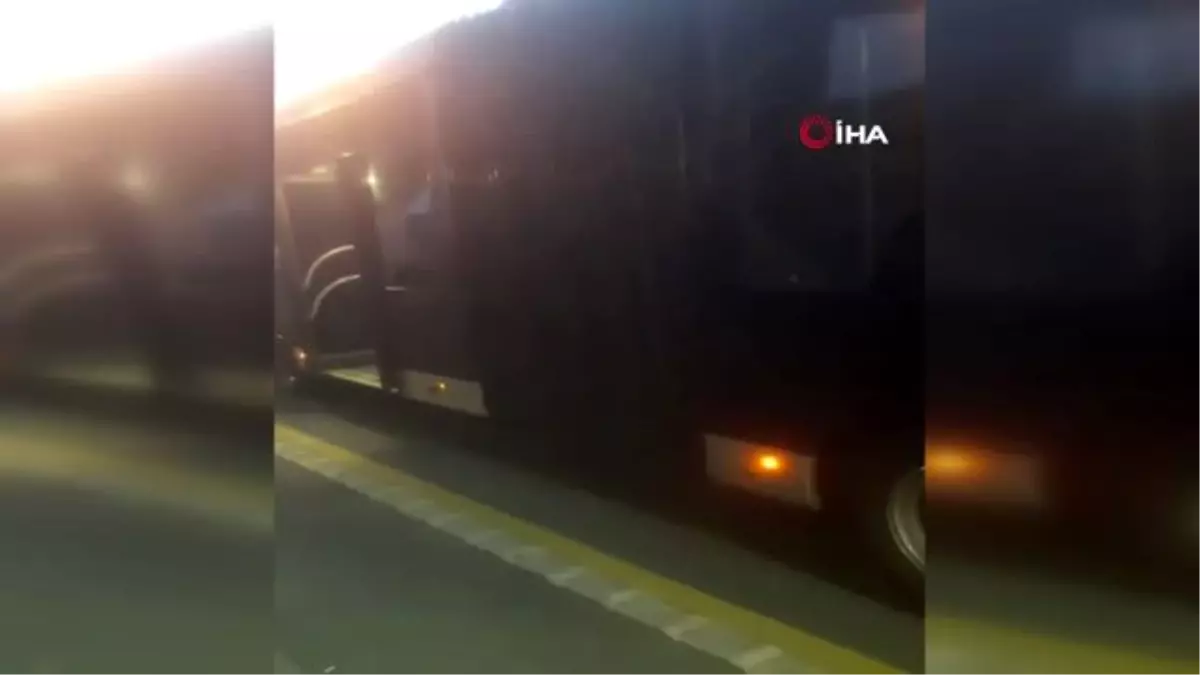 Avcılar\'da metrobüs yangını