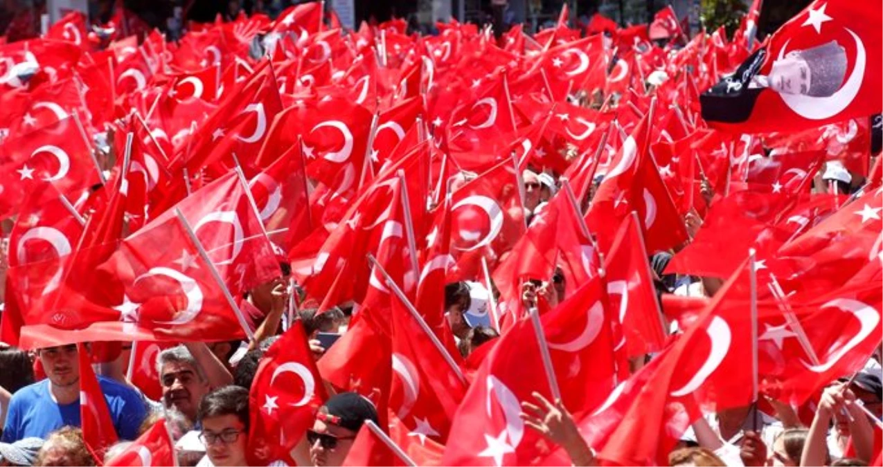 CHP\'den ihraç edilen Milletvekili Öztürk Yılmaz, yeni parti kuracağını açıkladı