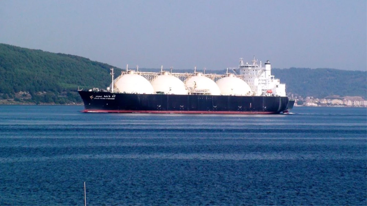 Dev tanker Çanakkale Boğazı\'nı kapattı