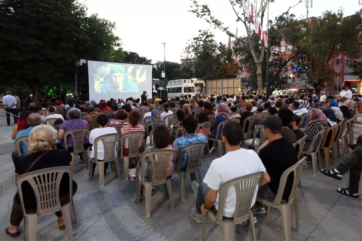 "Hürkuş" Ragıp Tüzün Parkı\'nda izlendi