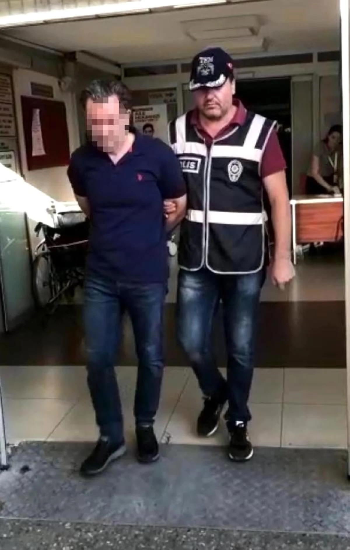 İzmir merkezli 15 ilde FETÖ operasyonu: 23 kişiye gözaltı kararı (2)