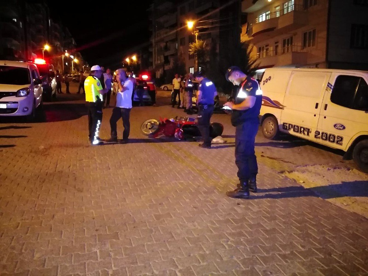 Kamyonet ile motosiklet çarpıştı: 1 yaralı