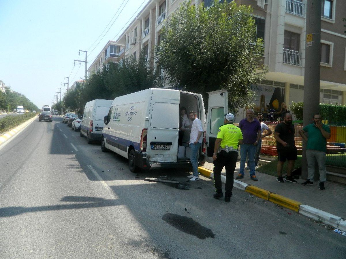 Park halindeki araca çarpan sürücü yaralandı