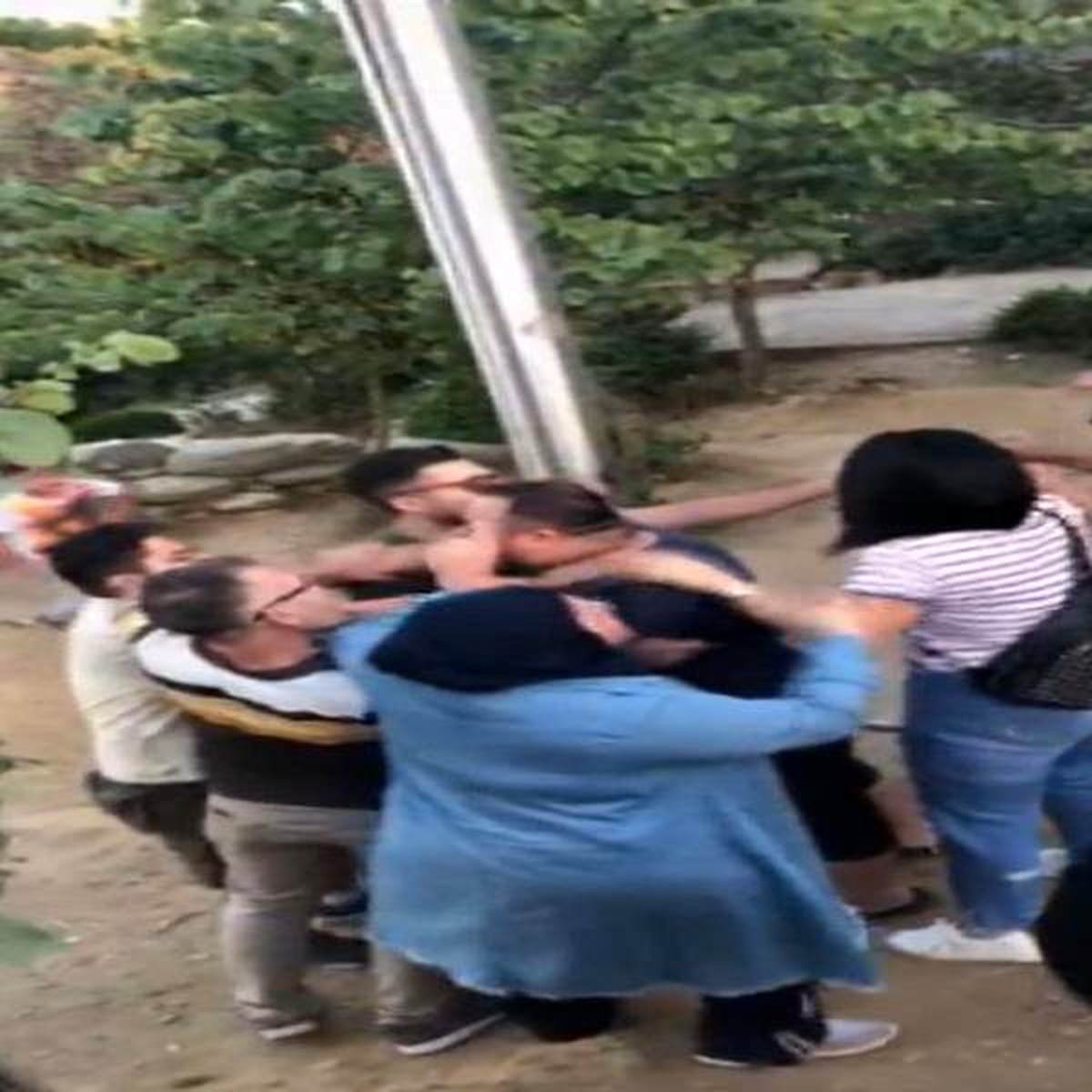 Parktaki taciz iddiasına mahalleli dayağı