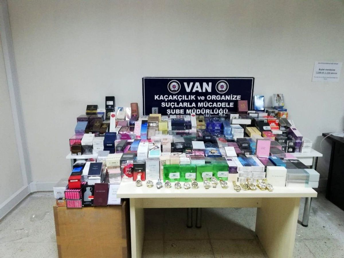 Van\'da kaçak parfüm ve saat operasyonu