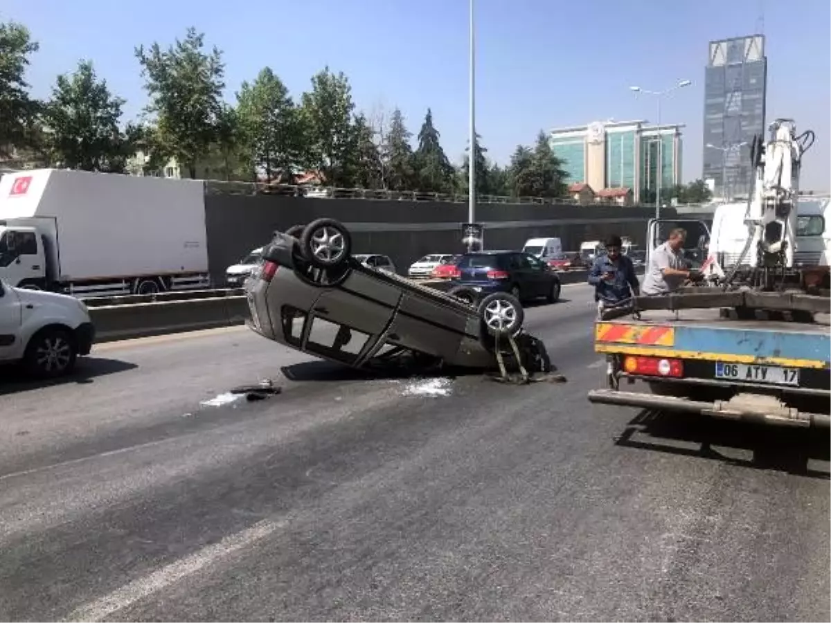 Ankara\'da devrilen otomobilin sürücüsü yaralandı