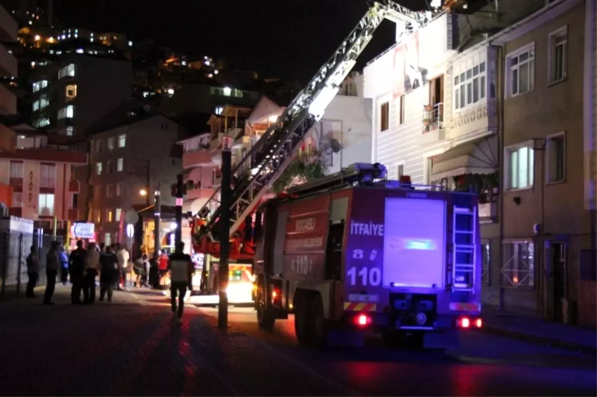 Buzdolabından çıkan yangın bina sakinlerini sokağa döktü