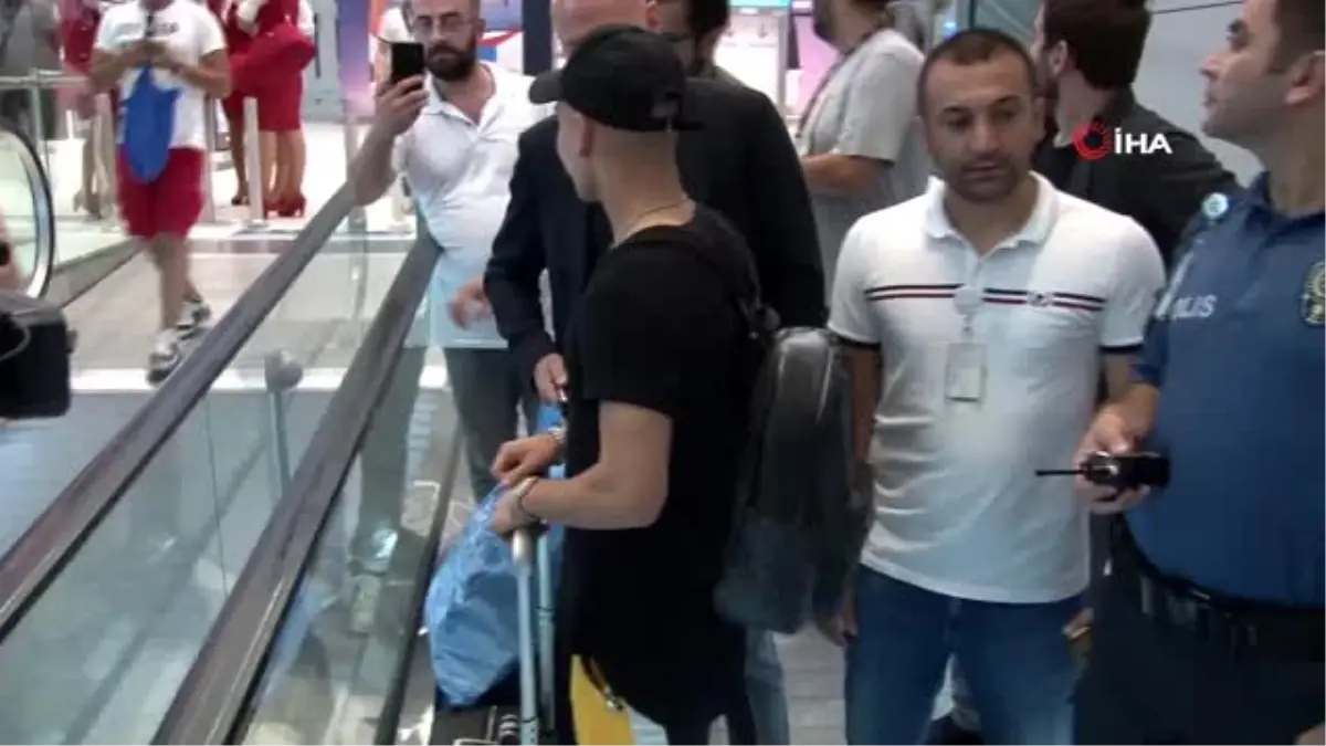 Galatasaray\'ın yeni transferi Emre Mor, İstanbul\'a geldi