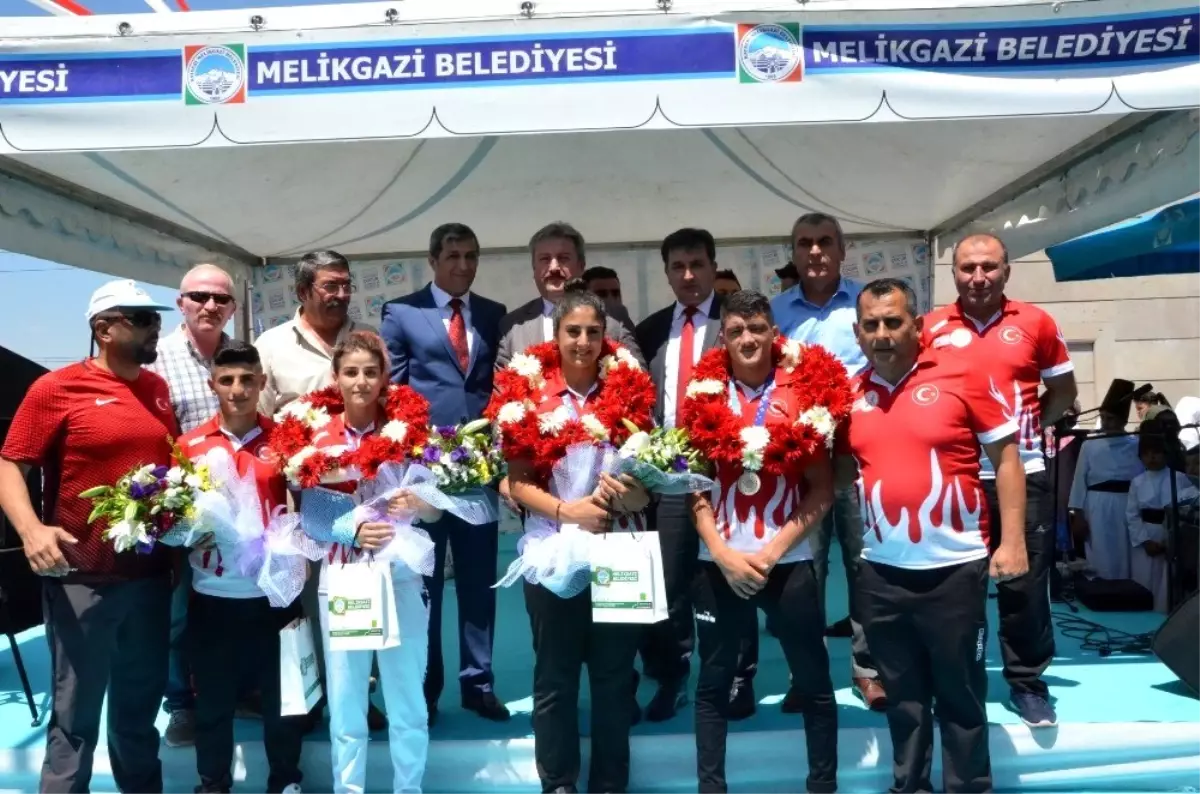 Gençlik ve Spor İl Müdürü Murat Eskici, "Muaythai sporcularımız bu sevinci ve gururu tekrar...