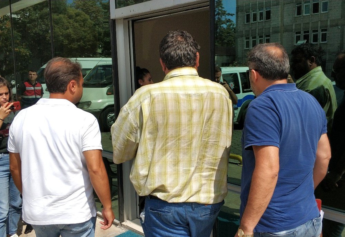 Gezmek için 2 otomobil çalan hırsız tutuklandı
