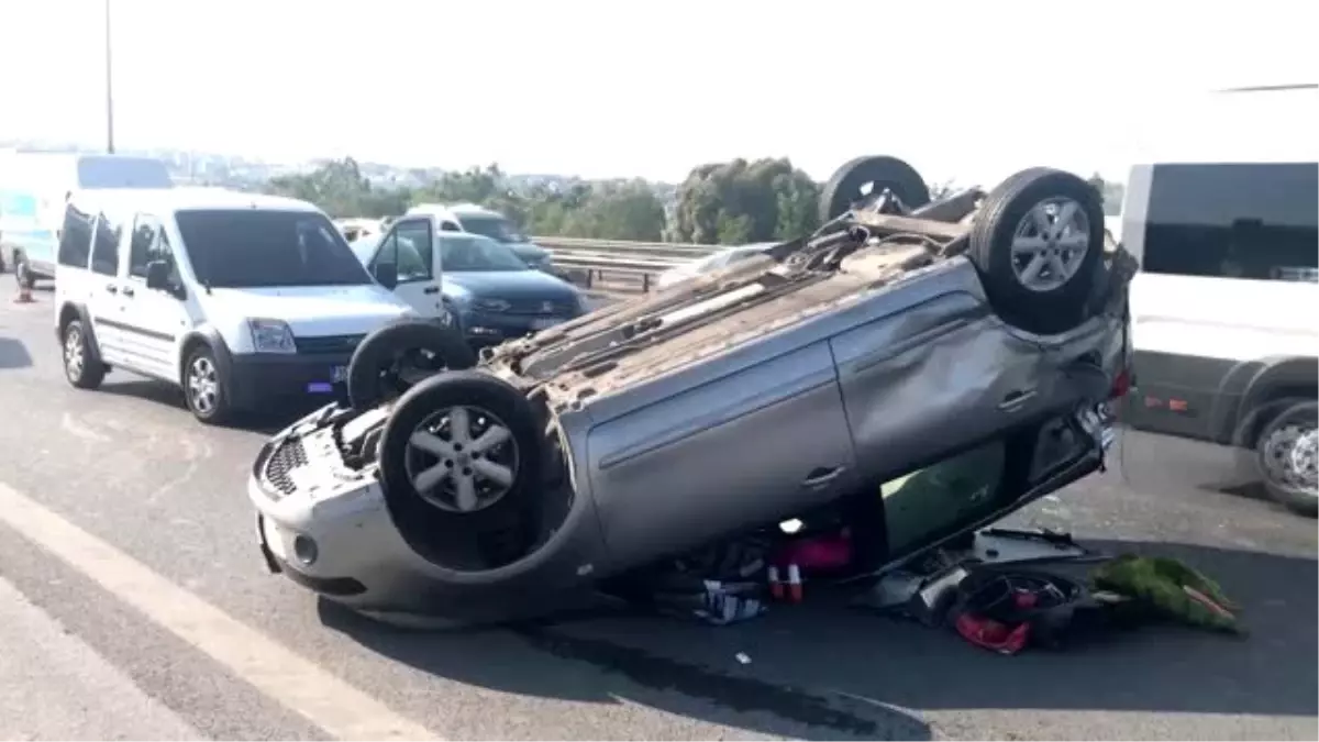 İzmir\'de trafik kazası: 2 yaralı