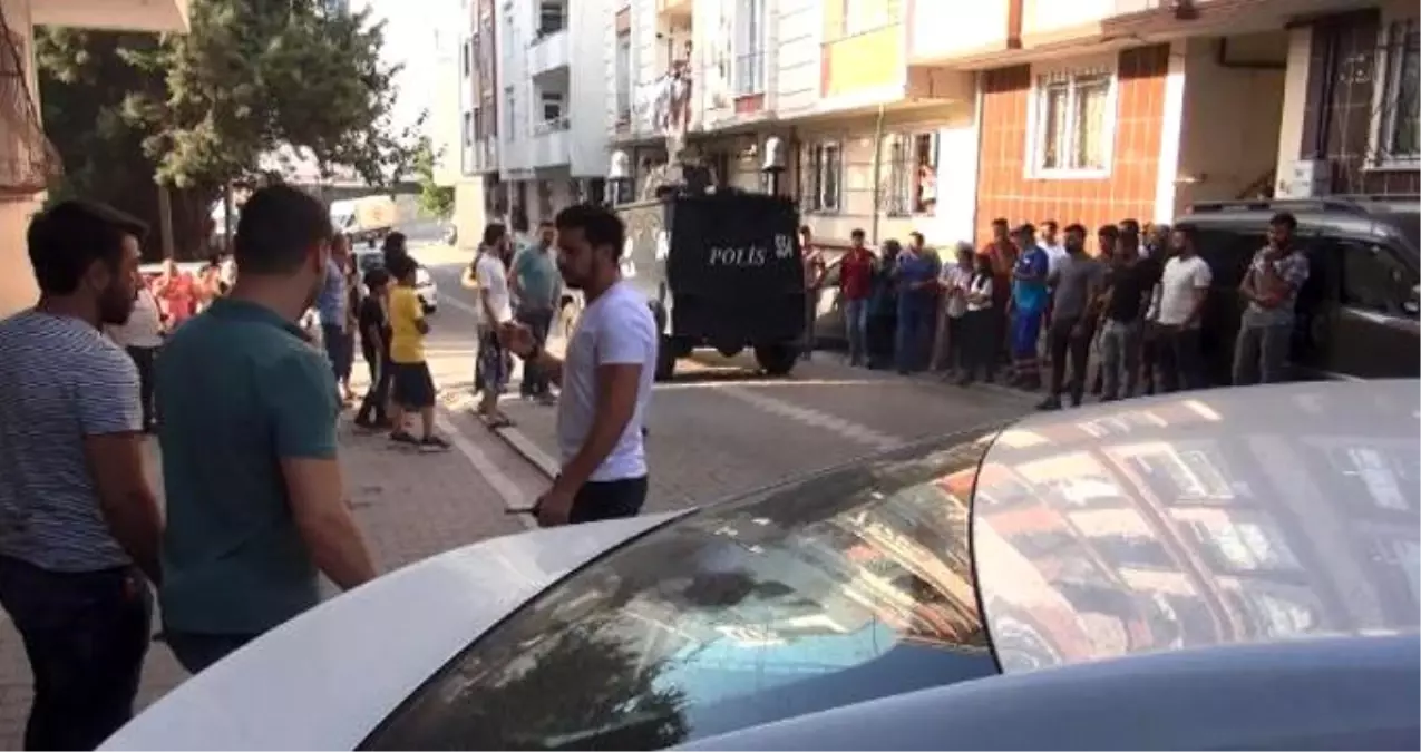 Kız çocuğuna tacizi duyan mahalleli, 6 göçmeni bodrum katına hapsetti! Polis, zırhlı araçla çıkardı