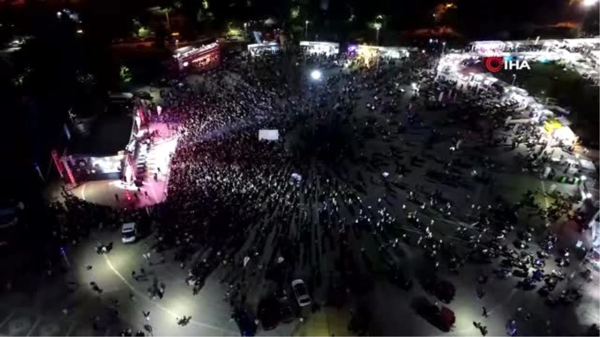 Konya\'da Göl Festivali\'nde Sevcan Orhan ve Hilmi Şahballı konseri