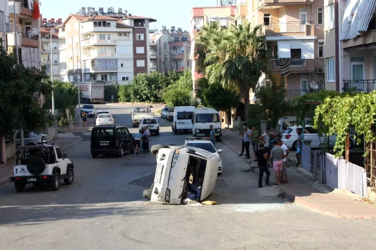 Manavgat\'ta trafik kazası: 1 yaralı