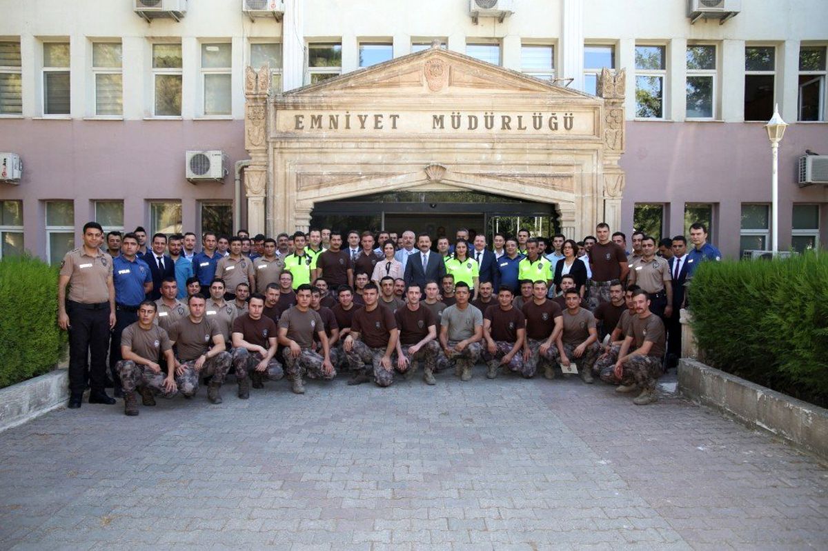Mardin\'de polislerin mutlu günü