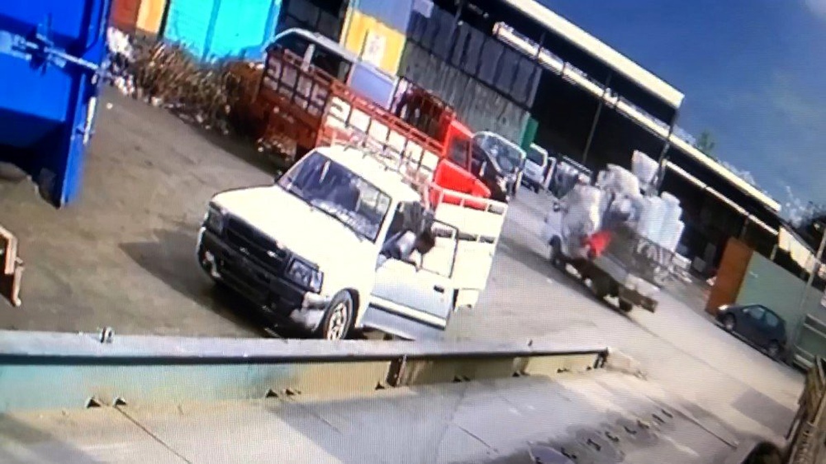(Özel) 13 yaşındaki oğlunun kullandığı kamyonetten böyle düşmüştü... Acı haber bugün geldi