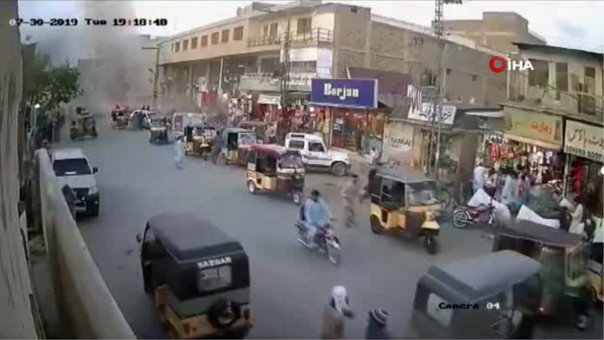 Pakistan\'daki Patlama Güvenlik Kamerasında