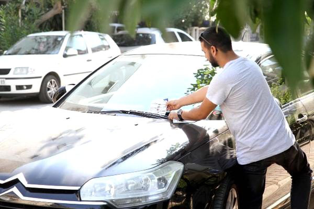 Park halindeki araca kartvizit bırakana ceza