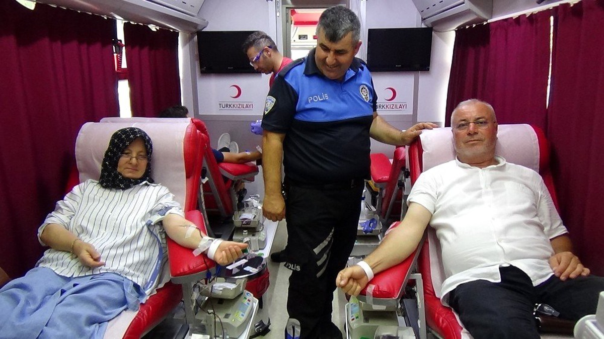 Polis ve Kızılay\'dan kan bağış kampanyası