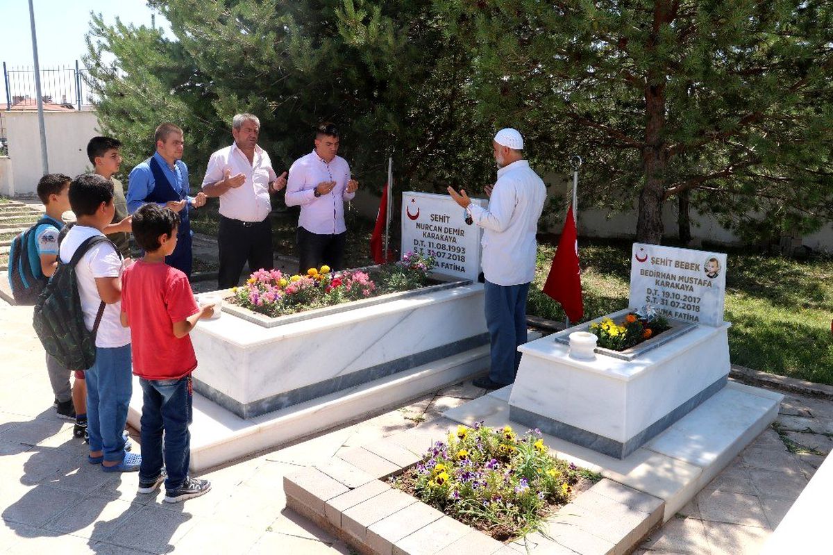 Şehit Bedirhan bebek mezarı başında anıldı