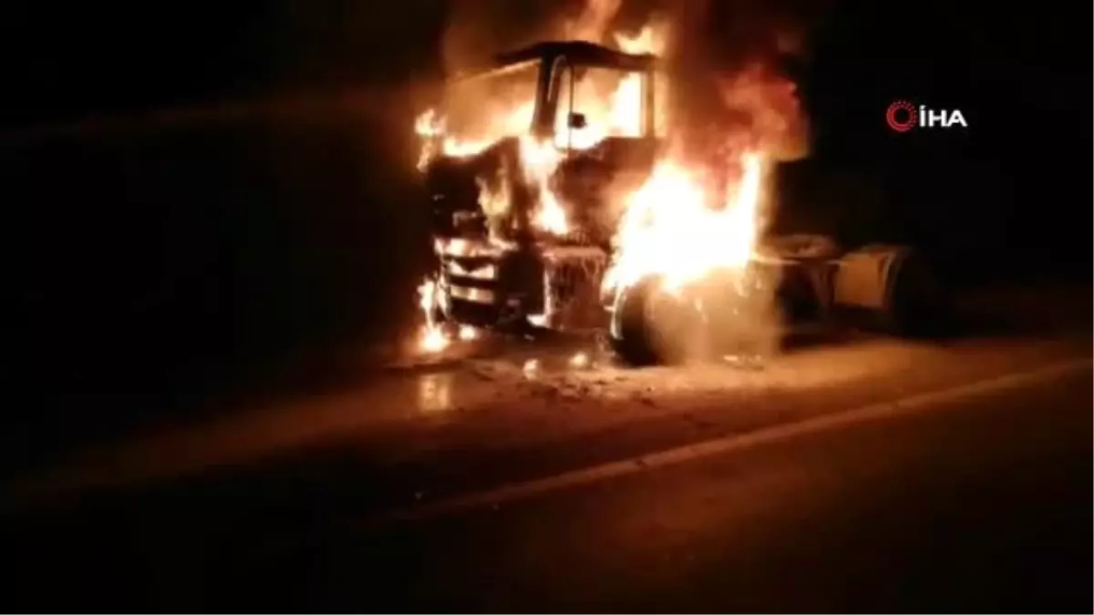 Seyir halindeki tır alev alev böyle yandı