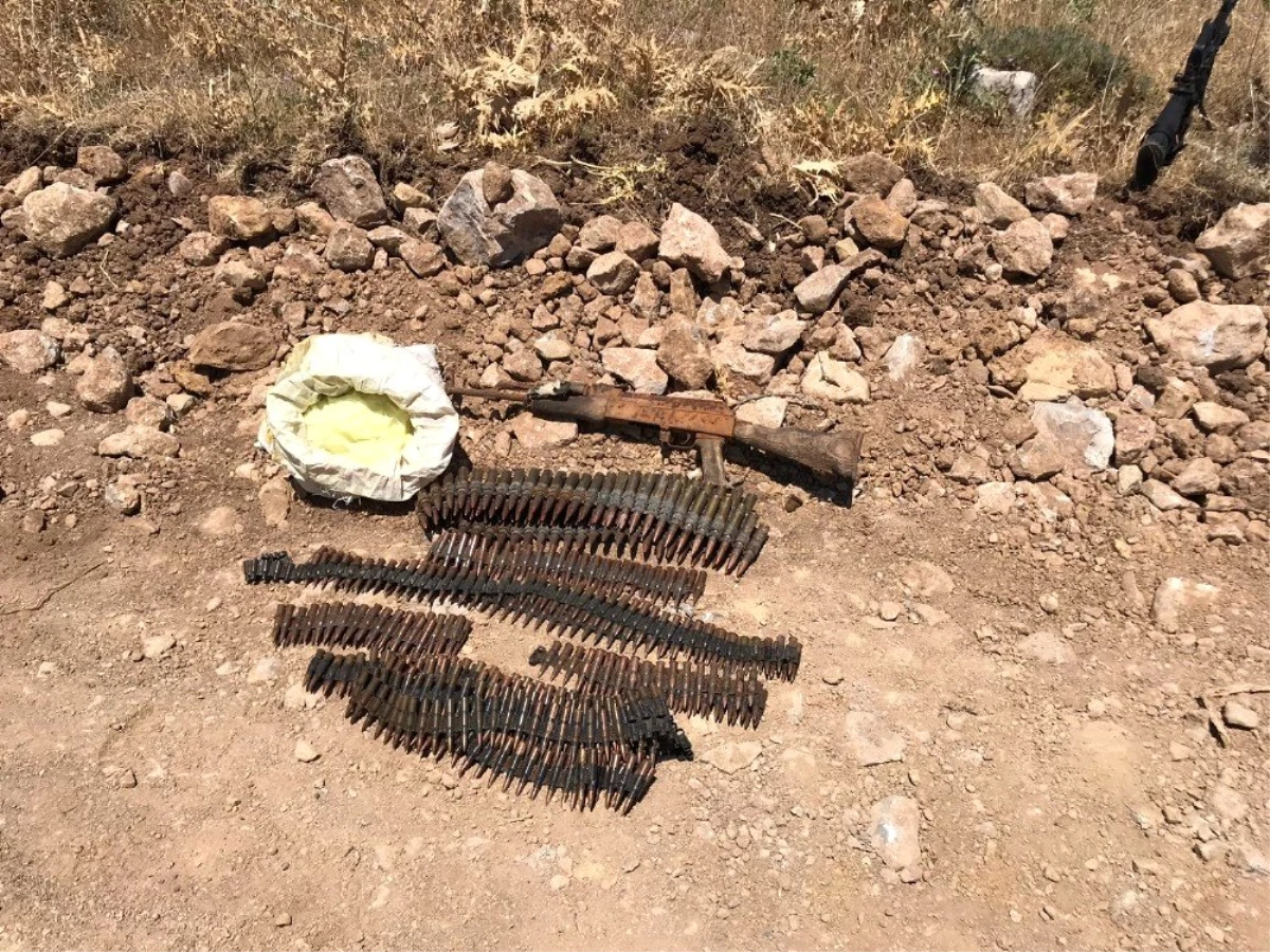 Siirt\'te ağaçların arasına gizlenmiş PKK\'ya ait mühimmat ele geçirildi