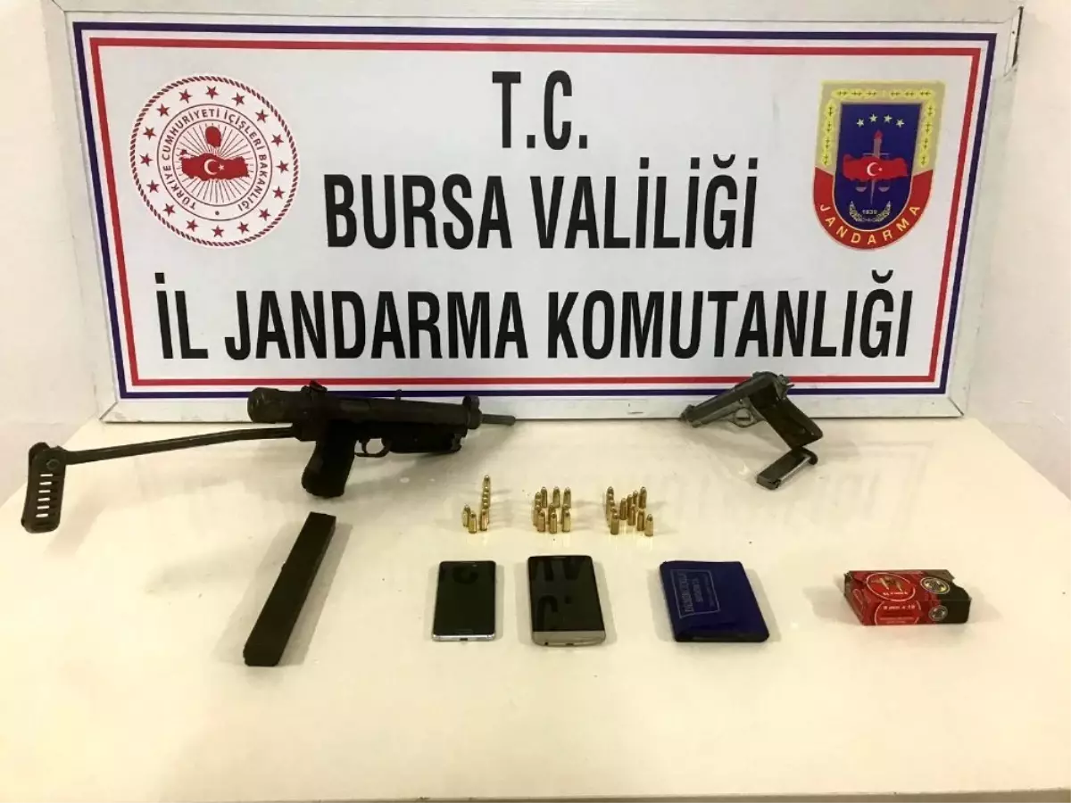 Silah kaçakçıları jandarmadan kaçamadı