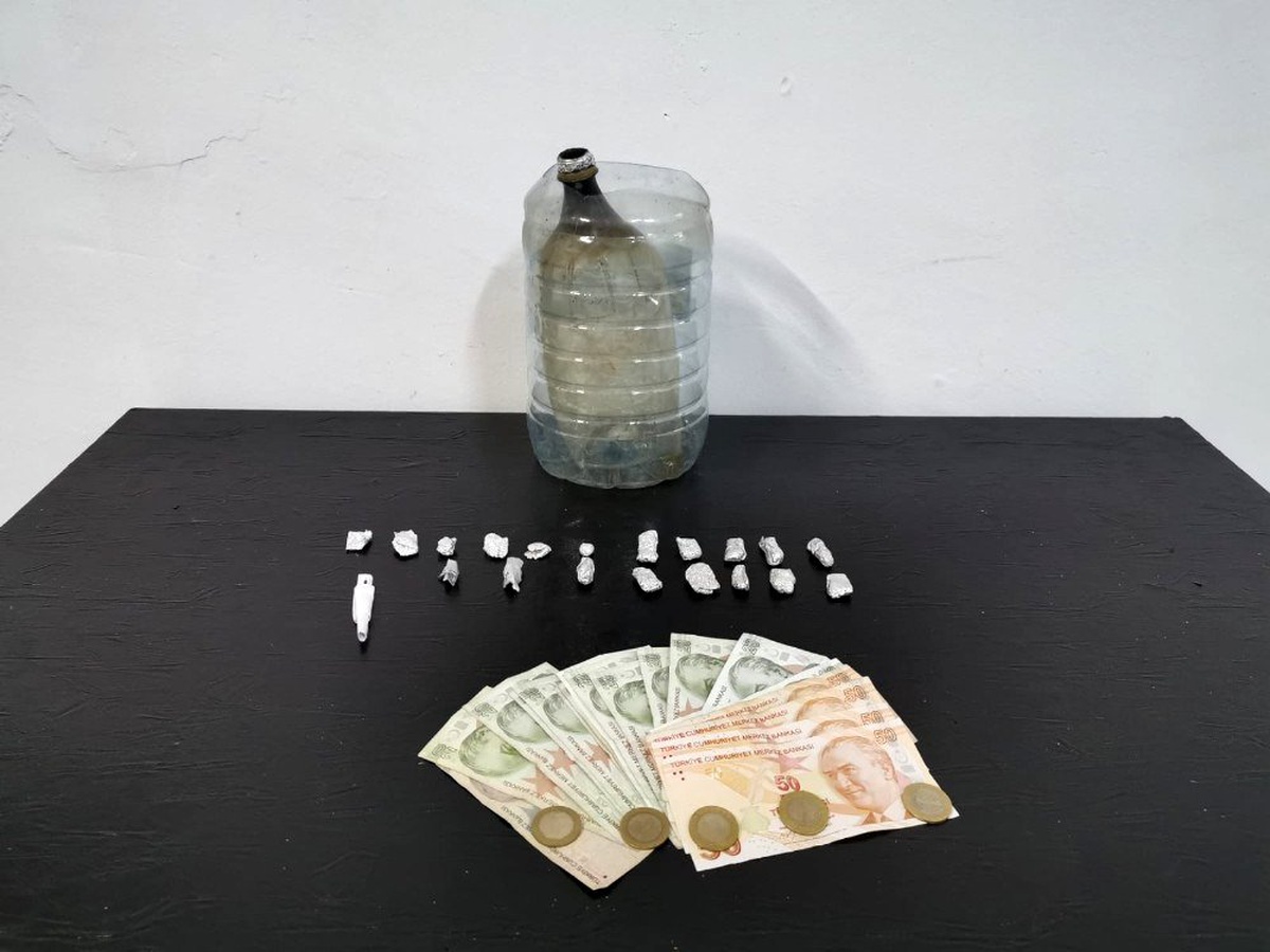 Uyuşturucu satıcısı ve kullanıcılar ormanlık alanda yakalandı