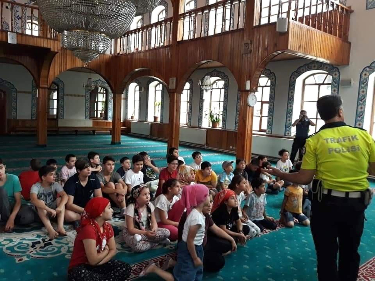 Yaz Kur\'an Kursu öğrencilerine trafik eğitimi verildi