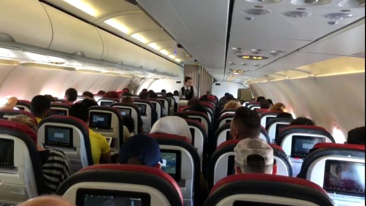 Yeni Malatyaspor\'u Slovenya\'ya götüren uçağın pilotu Beşiktaşlı olunca