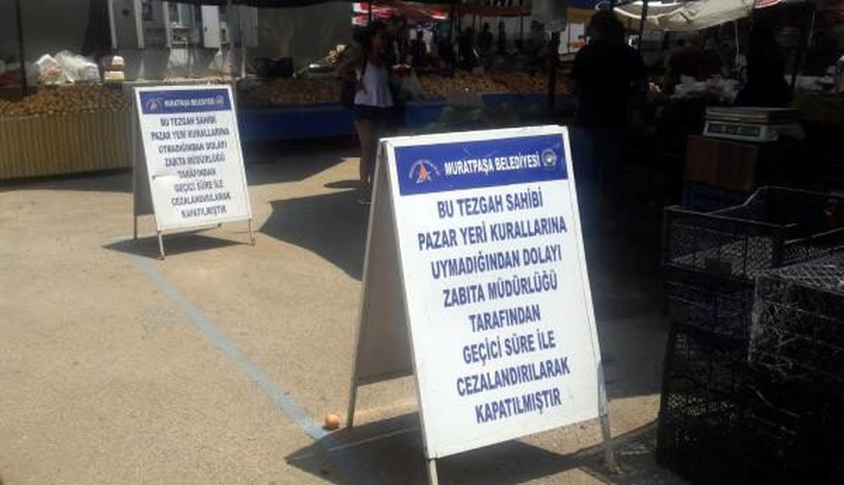 Zabıta, kurallara uymayan esnafı tabelayla teşhir etti