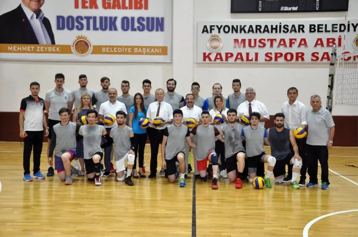 Afyon Belediye Yüntaş Spor Voleybol Takımı yöneticileri yeni hedeflerini anlattı