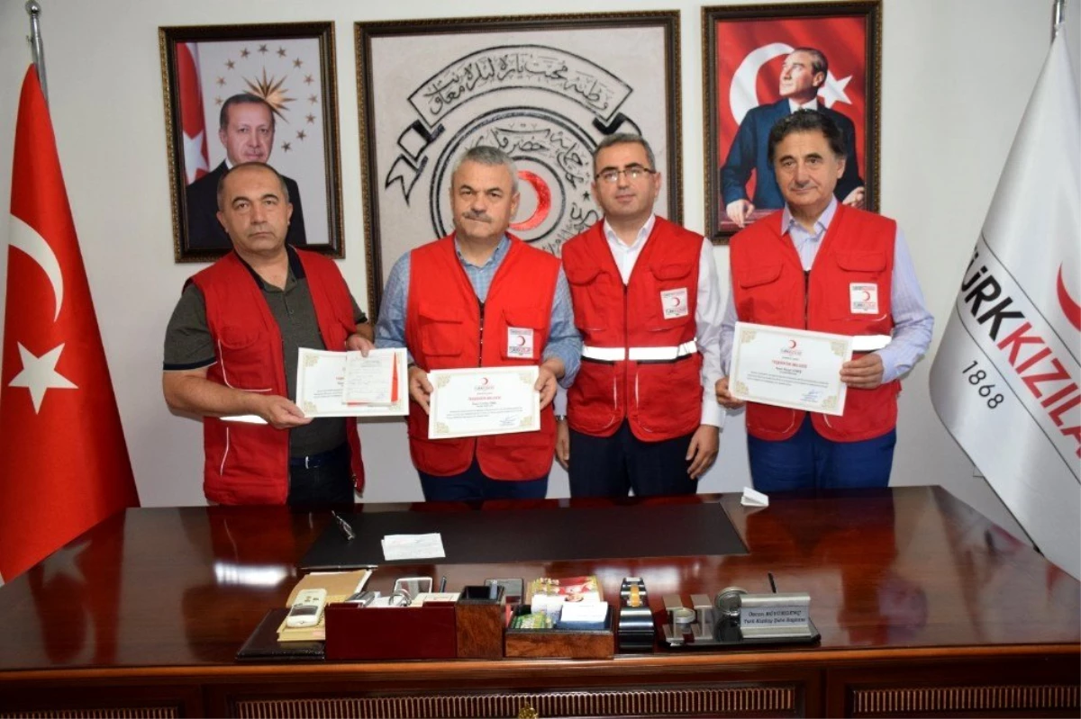 AK Partili vekiller kurbanlarını Kızılay\'a bağışladı