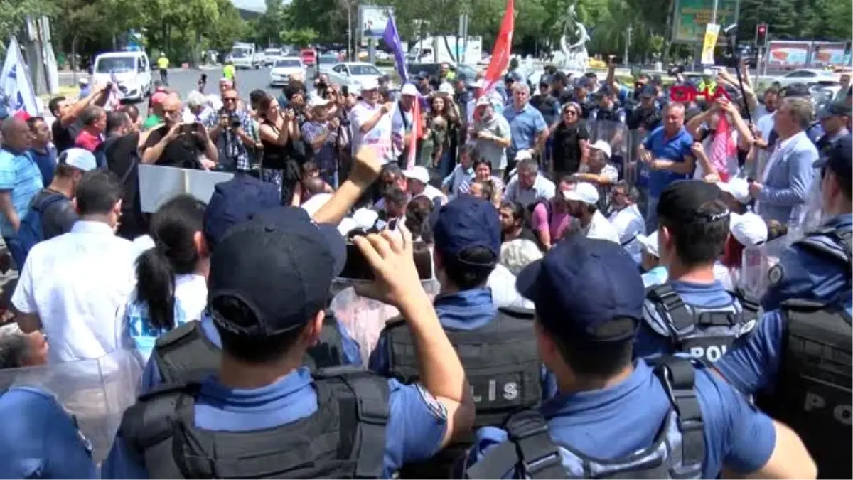 ANKARA Bakanlığa yürümek isteyen gruba polis müdahalesi