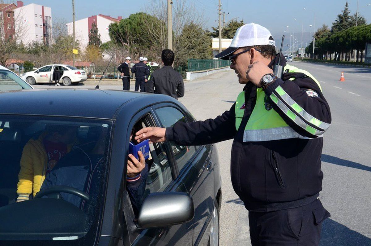 Balıkesir\'de ışık ve işaret ihlali yapan sürücülere ceza