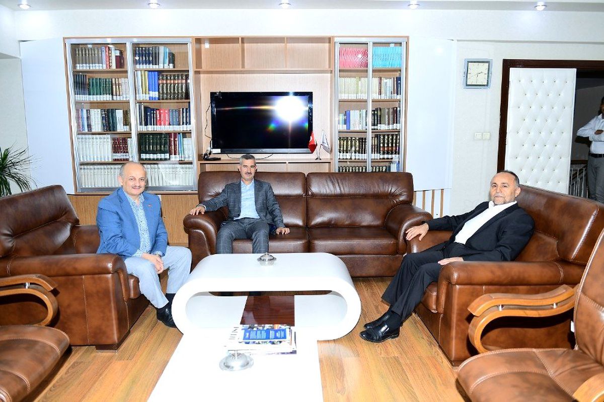 Başkan Çınar Kızılay\'a kurban bağışında bulundu