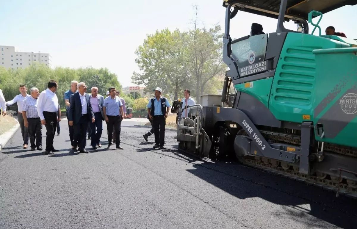 Başkan Güder, asfalt çalışmalarını yerinde inceledi