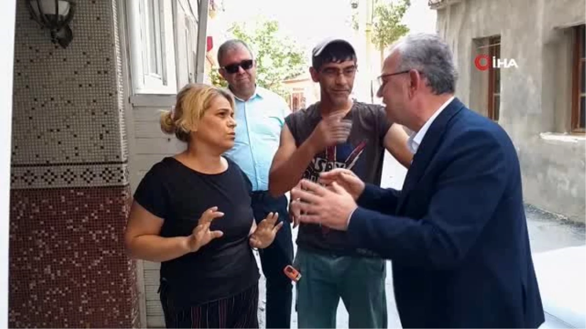 Belediye başkanından mama kaplarına moloz dökülen sokağa ziyaret