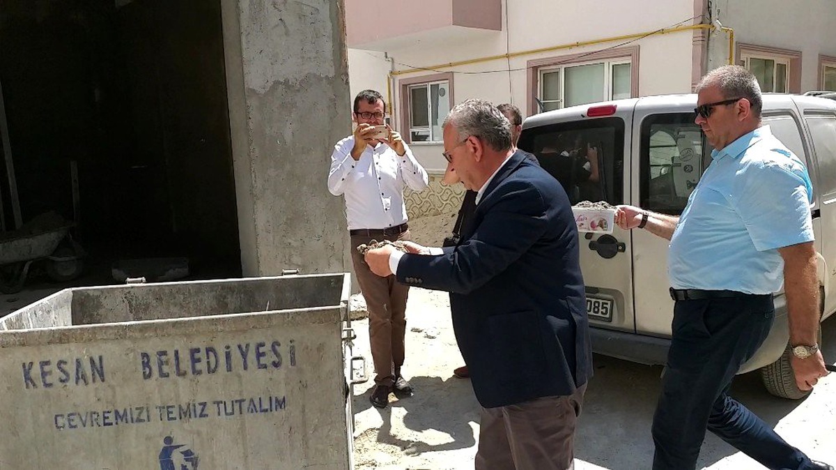 Beton dökülen mama kapları kaldırıldı
