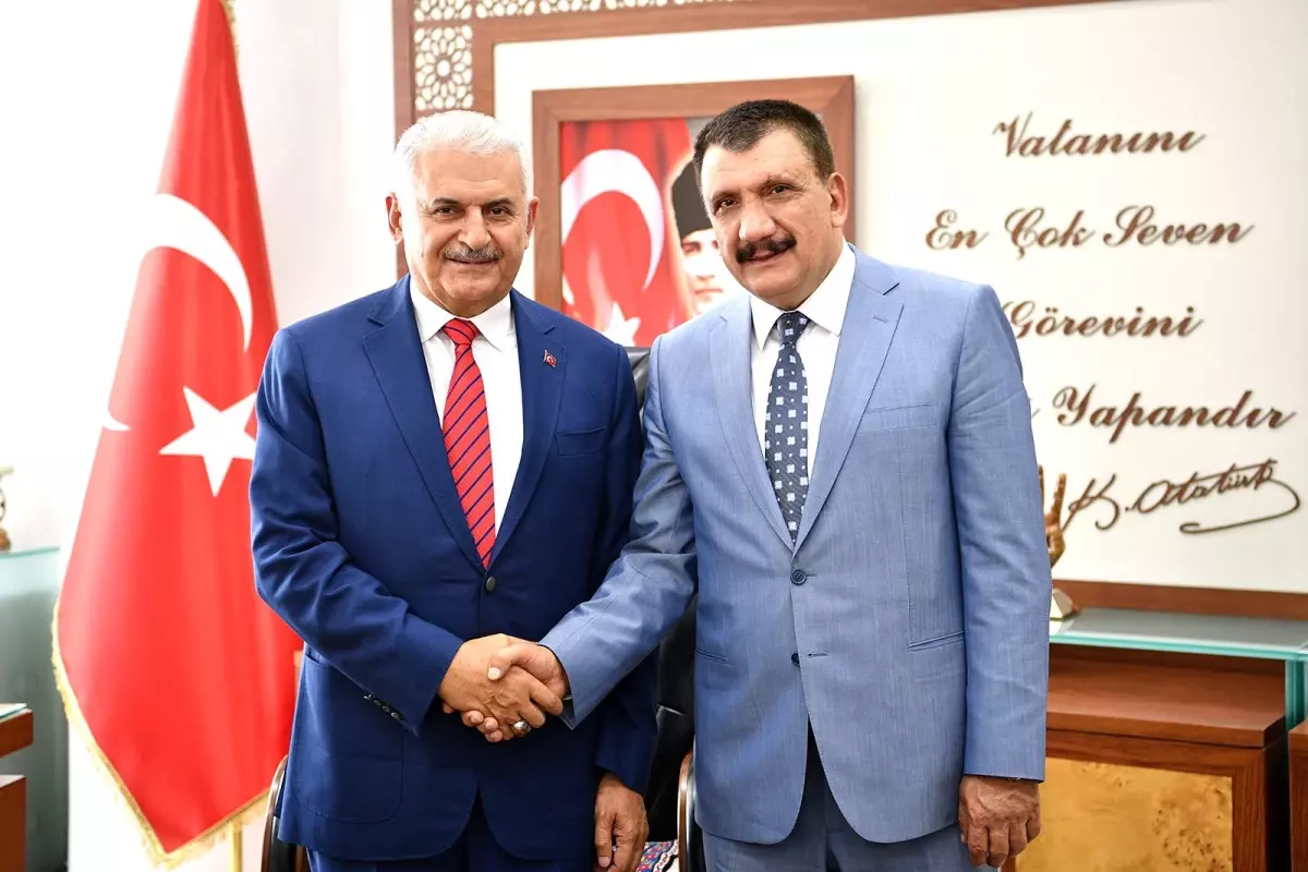 Binali Yıldırım\'ın Belediye ziyareti