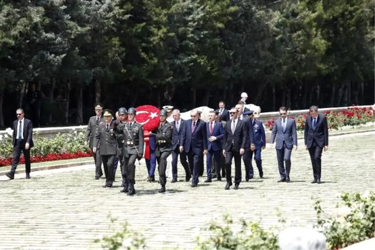 Cumhurbaşkanı Erdoğan ve YAŞ üyeleri Anıtkabir\'de