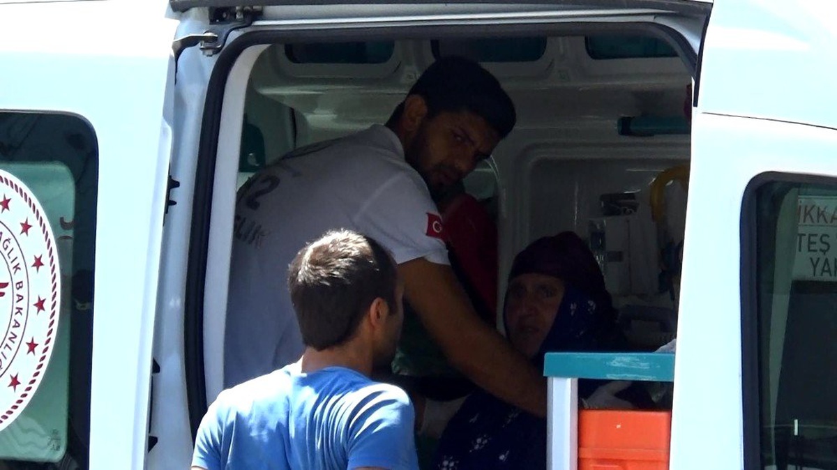 Diyarbakır\'da otomobiller kafa kafaya çarpıştı: 2 yaralı