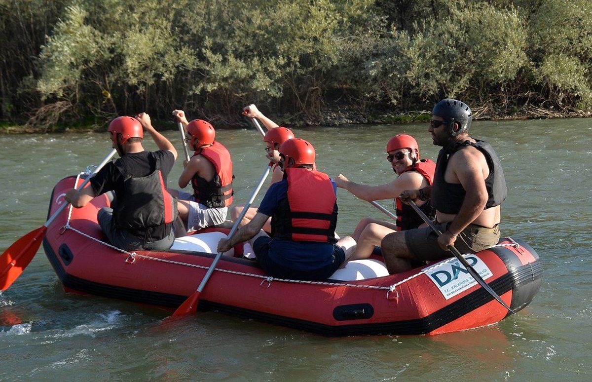Erzurum Valisi Memiş, Çoruh\'ta rafting yaptı