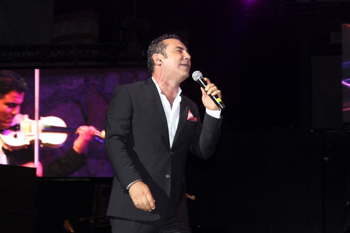 Ferhat Göçer\'den unutulmaz konser