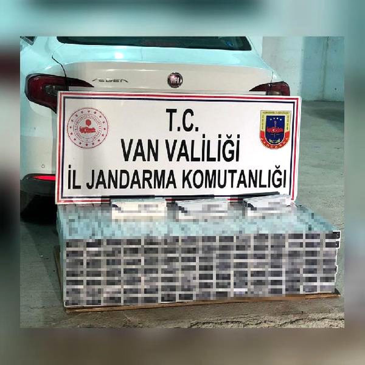 Hafif ticari araçta, 2 bin 440 paket kaçak sigara bulundu
